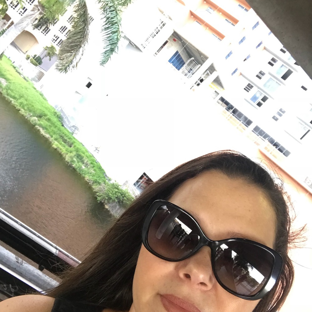 Meet your Posher, Esther